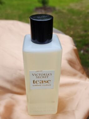 Victoria's Secret Tease Crème Cloud